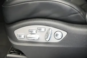 PORSCHE Macan Turbo PDK *CH-Fahrzeug* *Keramik* *Burmester* *Panorama*