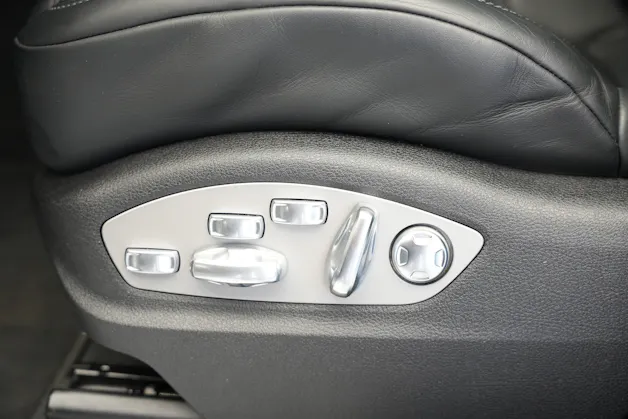 PORSCHE Macan Turbo PDK *CH-Fahrzeug* *Keramik* *Burmester* *Panorama*