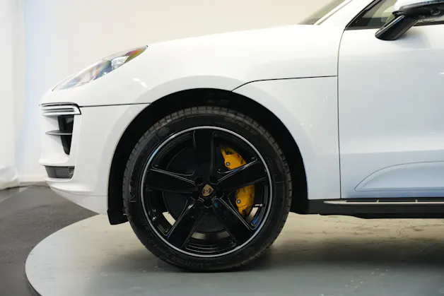 PORSCHE Macan Turbo PDK *CH-Fahrzeug* *Keramik* *Burmester* *Panorama*