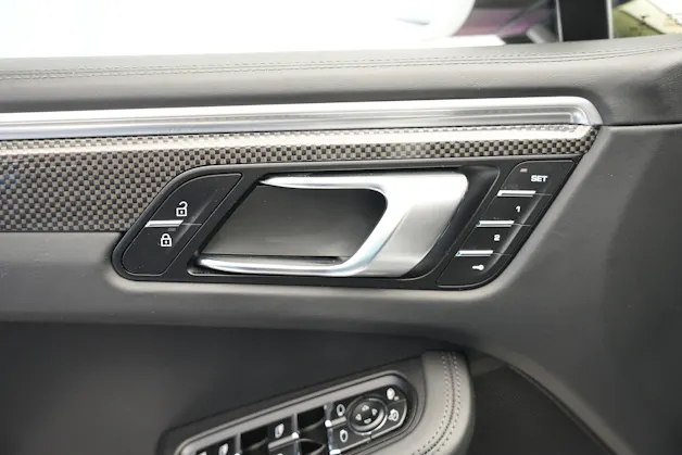 PORSCHE Macan Turbo PDK *CH-Fahrzeug* *Keramik* *Burmester* *Panorama*