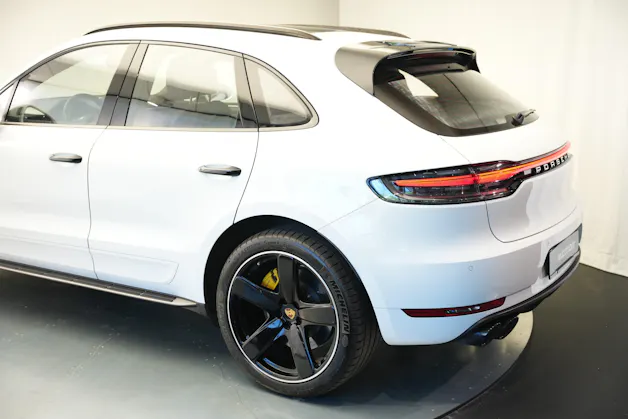 PORSCHE Macan Turbo PDK *CH-Fahrzeug* *Keramik* *Burmester* *Panorama*
