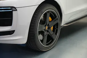 PORSCHE Macan Turbo PDK *CH-Fahrzeug* *Keramik* *Burmester* *Panorama*
