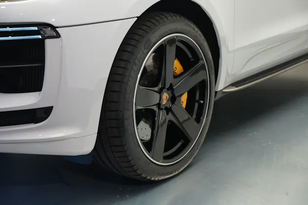 PORSCHE Macan Turbo PDK *CH-Fahrzeug* *Keramik* *Burmester* *Panorama*