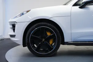 PORSCHE Macan Turbo PDK *CH-Fahrzeug* *Keramik* *Burmester* *Panorama*