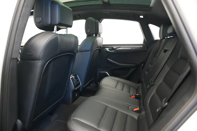 PORSCHE Macan Turbo PDK *CH-Fahrzeug* *Keramik* *Burmester* *Panorama*