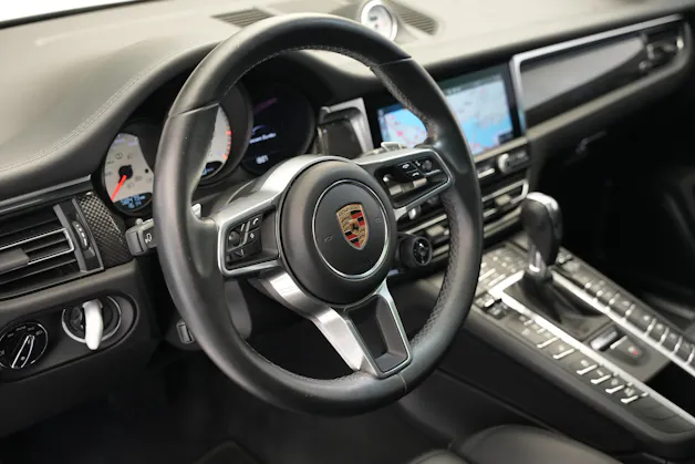 PORSCHE Macan Turbo PDK *CH-Fahrzeug* *Keramik* *Burmester* *Panorama*