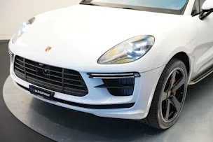 PORSCHE Macan Turbo PDK *CH-Fahrzeug* *Keramik* *Burmester* *Panorama*