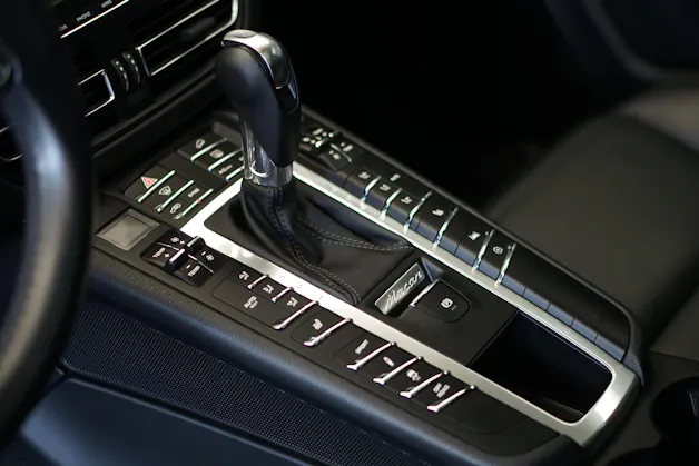 PORSCHE Macan S PDK