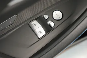 BMW M440i xDrive 48V Coupé Steptronic *CH-Fahrzeug* *M Sportsitze* *Carbon Paket*