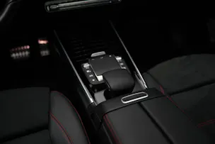 MERCEDES-BENZ GLA 200 AMG Line 7G-DCT *CH-Fahrzeug* *Panorama*