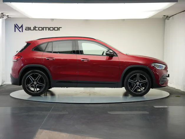 MERCEDES-BENZ GLA 200 AMG Line 7G-DCT *CH-Fahrzeug* *Panorama*