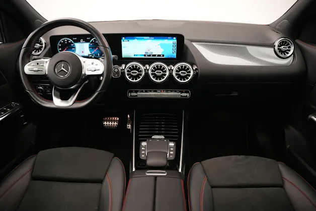 MERCEDES-BENZ GLA 200 AMG Line 7G-DCT *CH-Fahrzeug* *Panorama*