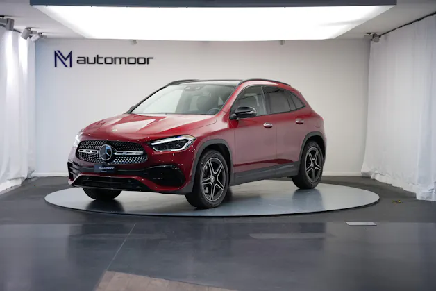MERCEDES-BENZ GLA 200 AMG Line 7G-DCT *CH-Fahrzeug* *Panorama*