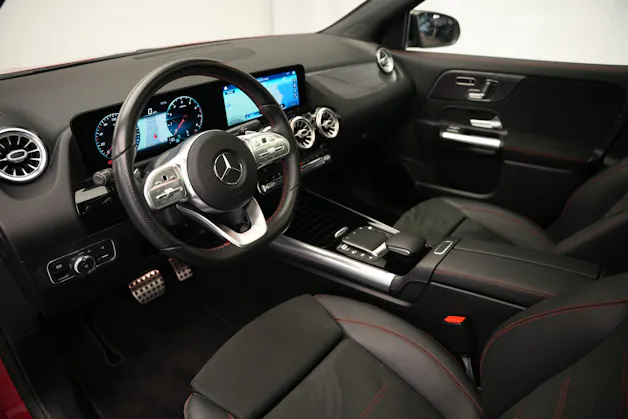 MERCEDES-BENZ GLA 200 AMG Line 7G-DCT *CH-Fahrzeug* *Panorama*