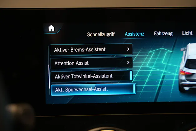MERCEDES-BENZ GLA 200 AMG Line 7G-DCT *CH-Fahrzeug* *Panorama*