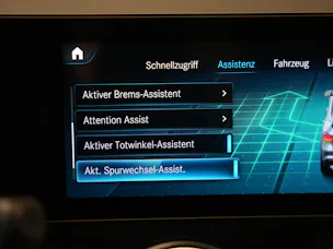 MERCEDES-BENZ GLA 200 AMG Line 7G-DCT *CH-Fahrzeug* *Panorama*