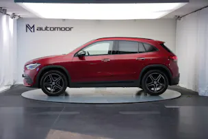 MERCEDES-BENZ GLA 200 AMG Line 7G-DCT *CH-Fahrzeug* *Panorama*