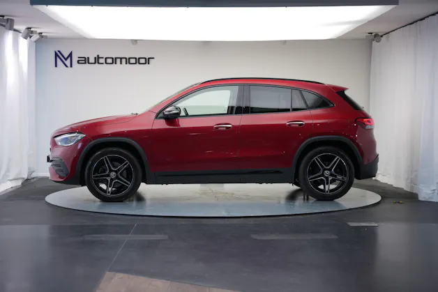 MERCEDES-BENZ GLA 200 AMG Line 7G-DCT *CH-Fahrzeug* *Panorama*