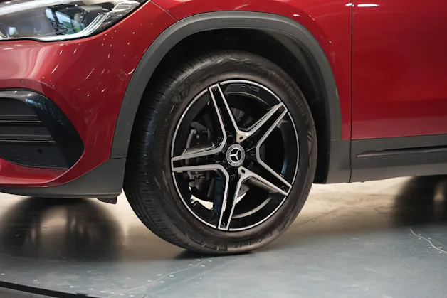 MERCEDES-BENZ GLA 200 AMG Line 7G-DCT *CH-Fahrzeug* *Panorama*