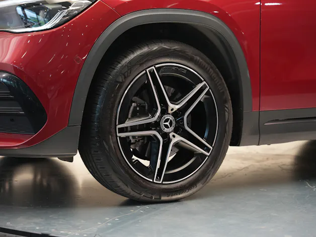 MERCEDES-BENZ GLA 200 AMG Line 7G-DCT *CH-Fahrzeug* *Panorama*