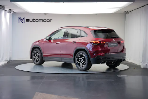 MERCEDES-BENZ GLA 200 AMG Line 7G-DCT *CH-Fahrzeug* *Panorama*