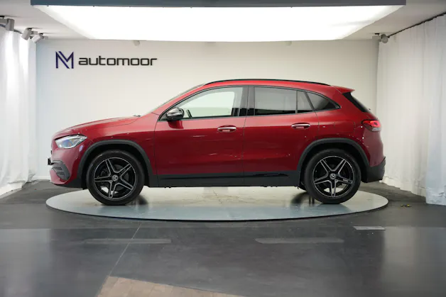 MERCEDES-BENZ GLA 200 AMG Line 7G-DCT *CH-Fahrzeug* *Panorama*