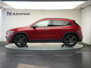 MERCEDES-BENZ GLA 200 AMG Line 7G-DCT *CH-Fahrzeug* *Panorama*