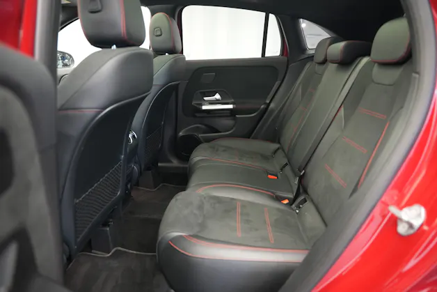MERCEDES-BENZ GLA 200 AMG Line 7G-DCT *CH-Fahrzeug* *Panorama*