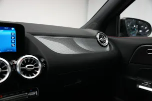MERCEDES-BENZ GLA 200 AMG Line 7G-DCT *CH-Fahrzeug* *Panorama*