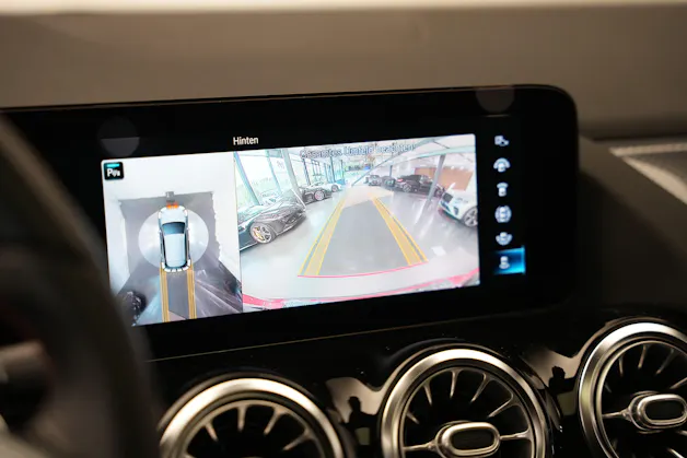 MERCEDES-BENZ GLA 200 AMG Line 7G-DCT *CH-Fahrzeug* *Panorama*