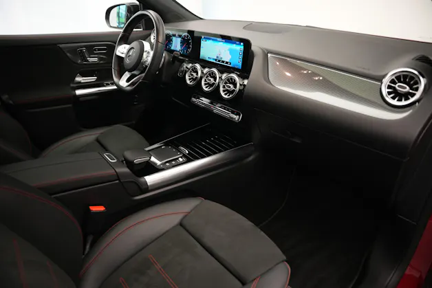 MERCEDES-BENZ GLA 200 AMG Line 7G-DCT *CH-Fahrzeug* *Panorama*
