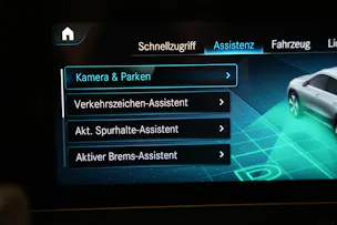 MERCEDES-BENZ GLA 200 AMG Line 7G-DCT *CH-Fahrzeug* *Panorama*