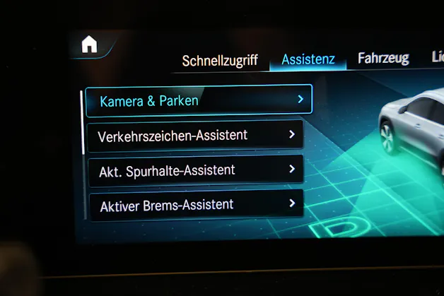 MERCEDES-BENZ GLA 200 AMG Line 7G-DCT *CH-Fahrzeug* *Panorama*