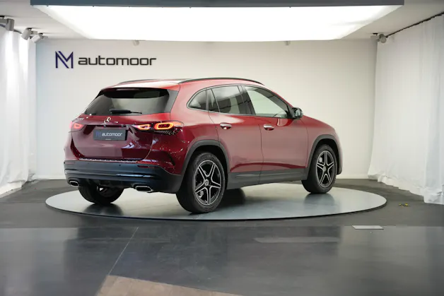 MERCEDES-BENZ GLA 200 AMG Line 7G-DCT *CH-Fahrzeug* *Panorama*