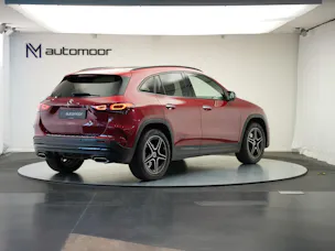 MERCEDES-BENZ GLA 200 AMG Line 7G-DCT *CH-Fahrzeug* *Panorama*