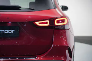 MERCEDES-BENZ GLA 200 AMG Line 7G-DCT *CH-Fahrzeug* *Panorama*