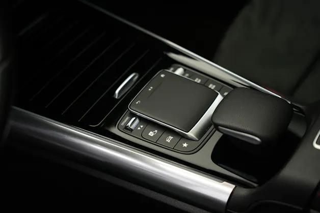 MERCEDES-BENZ GLA 200 AMG Line 7G-DCT *CH-Fahrzeug* *Panorama*