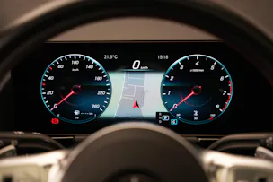 MERCEDES-BENZ GLA 200 AMG Line 7G-DCT *CH-Fahrzeug* *Panorama*