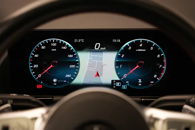 MERCEDES-BENZ GLA 200 AMG Line 7G-DCT *CH-Fahrzeug* *Panorama*