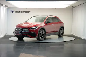 MERCEDES-BENZ GLA 200 AMG Line 7G-DCT *CH-Fahrzeug* *Panorama*