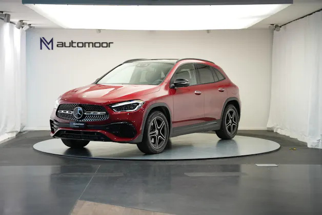 MERCEDES-BENZ GLA 200 AMG Line 7G-DCT *CH-Fahrzeug* *Panorama*