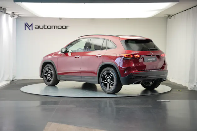 MERCEDES-BENZ GLA 200 AMG Line 7G-DCT *CH-Fahrzeug* *Panorama*