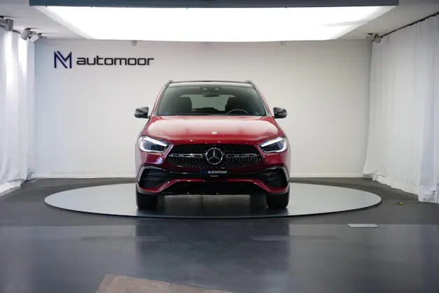 MERCEDES-BENZ GLA 200 AMG Line 7G-DCT *CH-Fahrzeug* *Panorama*
