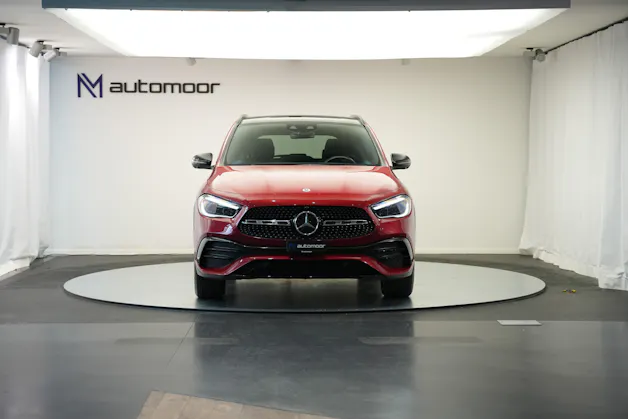 MERCEDES-BENZ GLA 200 AMG Line 7G-DCT *CH-Fahrzeug* *Panorama*