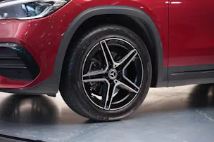 MERCEDES-BENZ GLA 200 AMG Line 7G-DCT *CH-Fahrzeug* *Panorama*