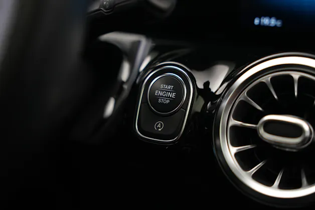 MERCEDES-BENZ GLA 200 AMG Line 7G-DCT *CH-Fahrzeug* *Panorama*