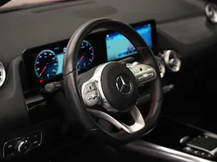 MERCEDES-BENZ GLA 200 AMG Line 7G-DCT *CH-Fahrzeug* *Panorama*