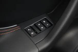Jaguar F-Pace 30t 2.0 Prestige AWD Automatik *CH-Fahrzeug* *Panoramadach* *Assistenzpaket