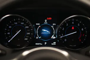 Jaguar F-Pace 30t 2.0 Prestige AWD Automatik *CH-Fahrzeug* *Panoramadach* *Assistenzpaket