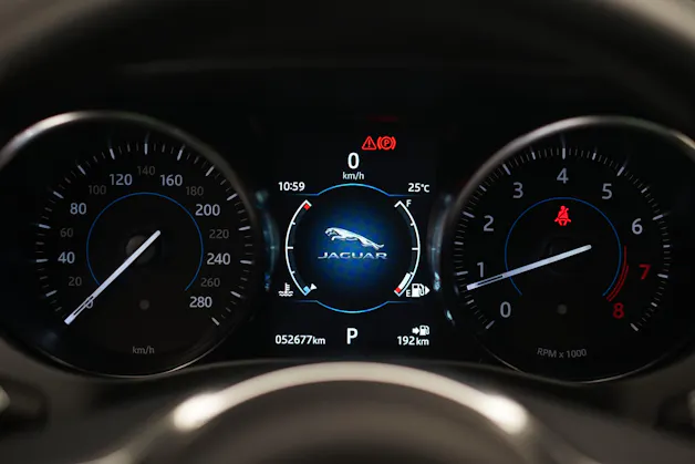 Jaguar F-Pace 30t 2.0 Prestige AWD Automatik *CH-Fahrzeug* *Panoramadach* *Assistenzpaket